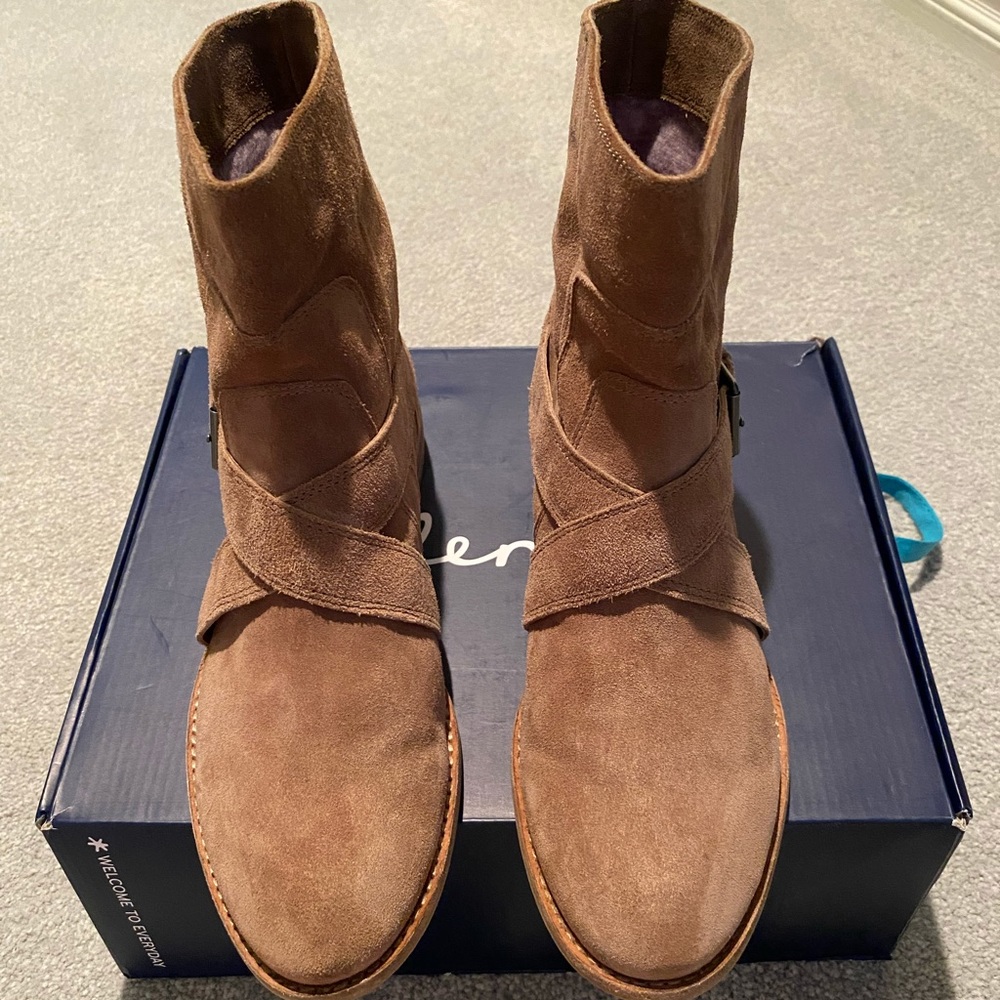 Splendid Suede Caramel Color Ankle Boots